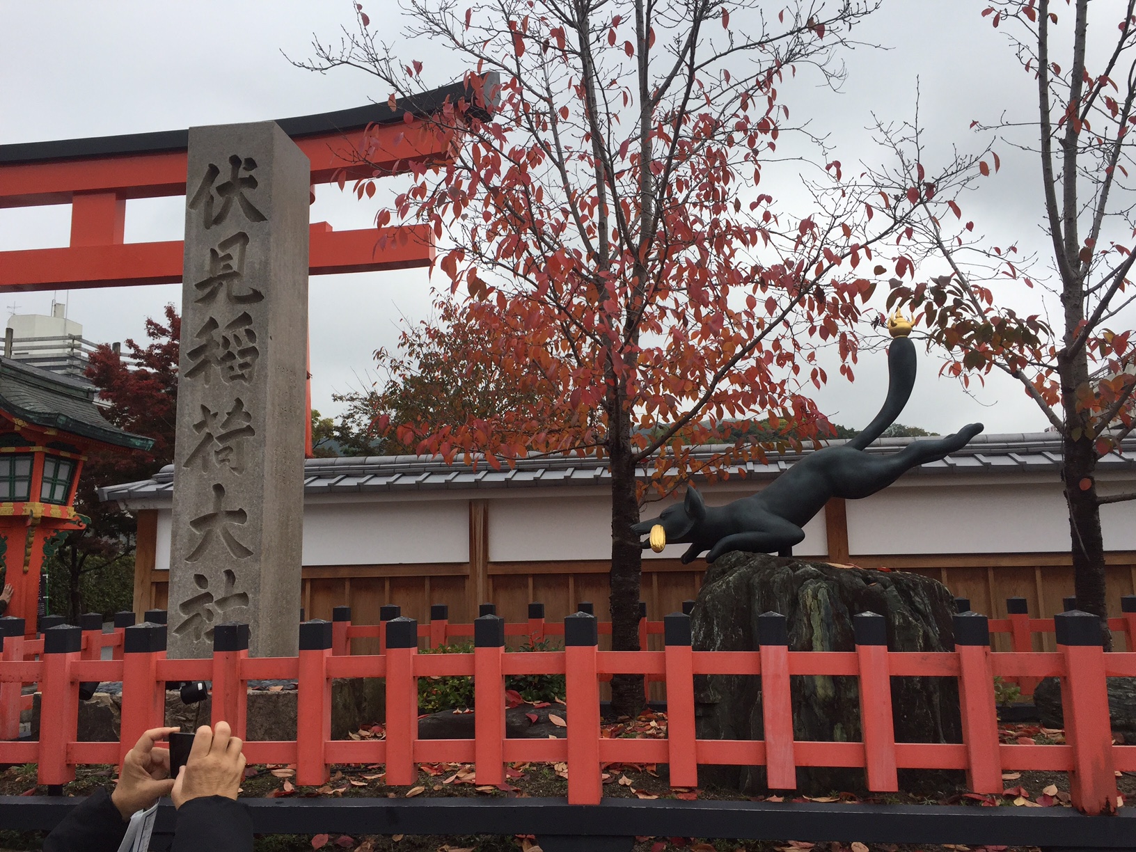 【近畿・関西旅行】秋の京都で伏見稲荷大社と清水寺へ！紅葉がいいんです！